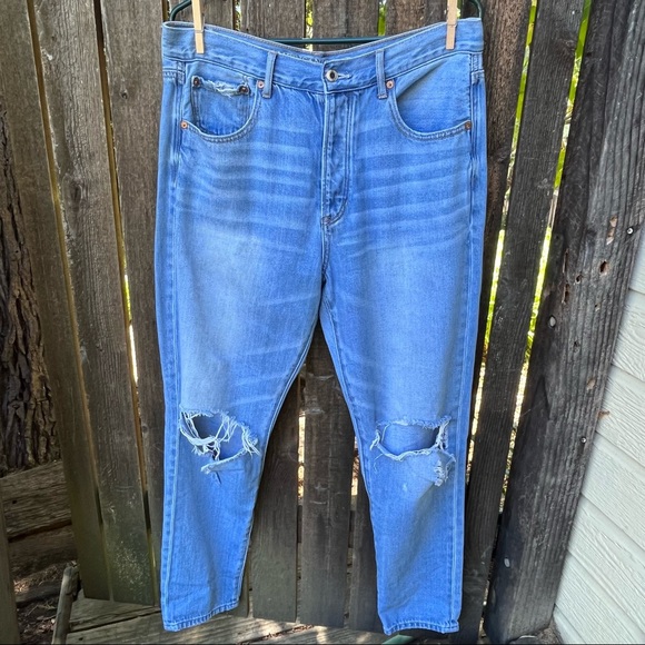 American Eagle Hi-Rise Girlfriend Distressed Light Wash Buttonfly Jeans Sz 12 - Picture 10 of 14
